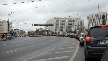 Перед VIP-кортежами из-за безопасности руководителей государств РФ тормозят любой транспорт